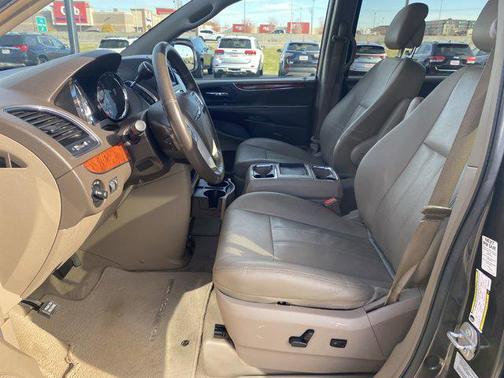 2016 Chrysler Town & Country Touring