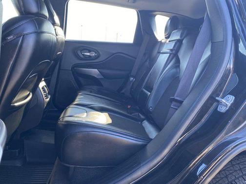 Diamond Black Crystal Pearlcoat 2019 Jeep Cherokee Latitude Plus