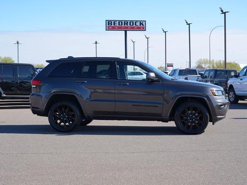 Gray 2018 Jeep Grand Cherokee Laredo E