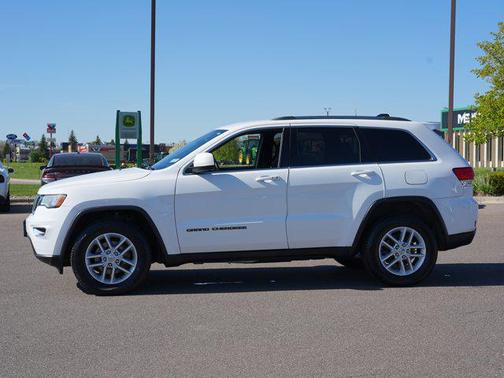 Bright White Clearcoat 2018 Jeep Grand Cherokee Laredo E