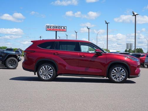 Ruby Flare Pearl 2022 Toyota Highlander Platinum