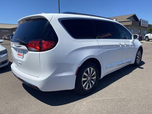 Bright White Clearcoat 2020 Chrysler Pacifica Touring-L Plus