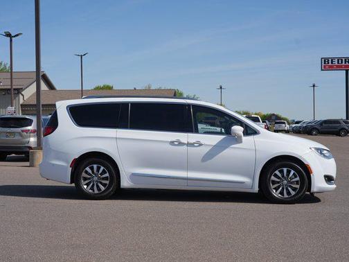 Bright White Clearcoat 2020 Chrysler Pacifica Touring-L Plus