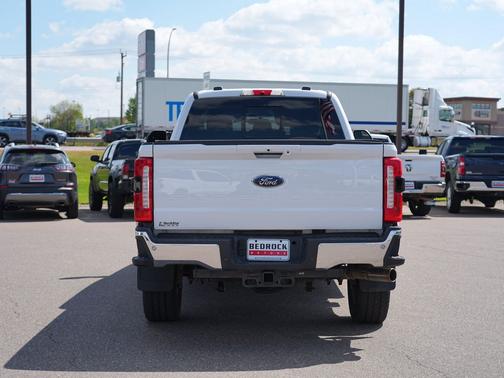 Oxford White 2023 Ford F-250 Lariat