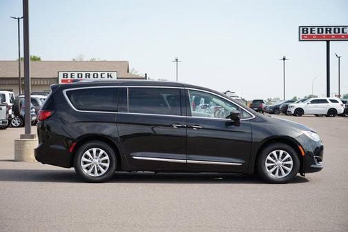 2018 Chrysler Pacifica Touring-L