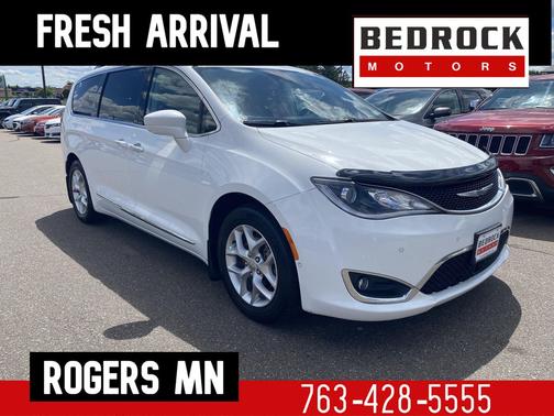 Bright White Clearcoat 2018 Chrysler Pacifica Touring-L