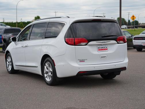 Bright White Clearcoat 2018 Chrysler Pacifica Touring-L
