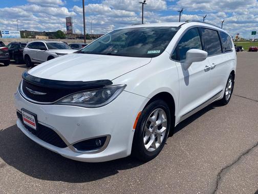 Bright White Clearcoat 2018 Chrysler Pacifica Touring-L