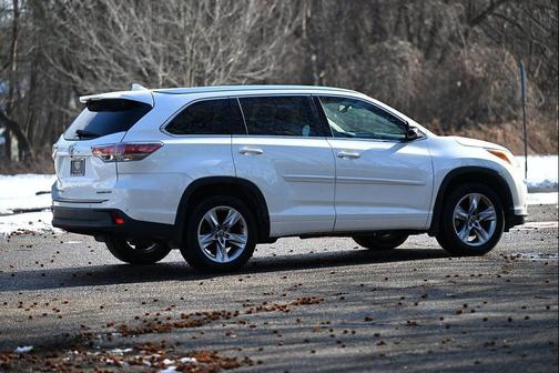 2016 Toyota Highlander Limited Platinum