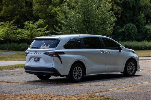 2023 Toyota Sienna XLE
