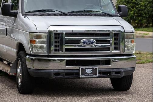 2011 Ford E350 Super Duty XL