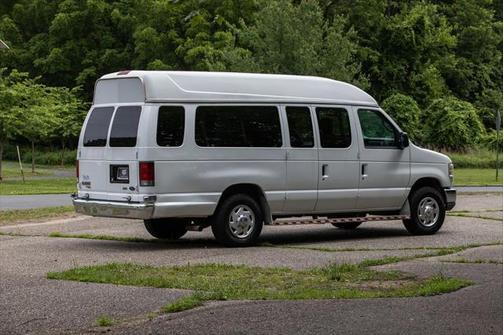 2011 Ford E350 Super Duty XL