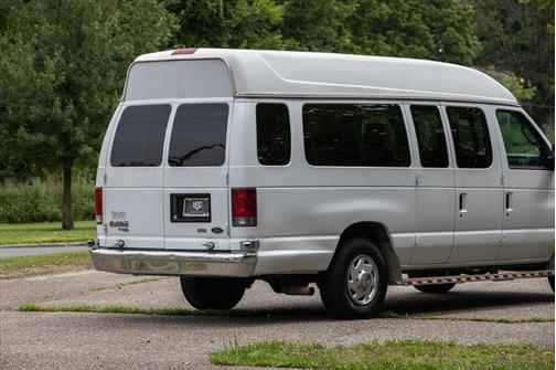 2011 Ford E350 Super Duty XL