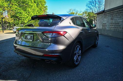 Grigio Maratea Metallic 2023 Maserati Levante Modena