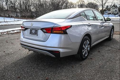 2022 Nissan Altima S FWD