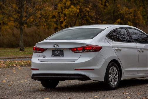2018 Hyundai ELANTRA SE