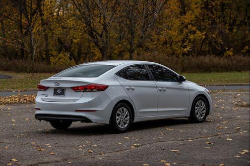 2018 Hyundai ELANTRA SE
