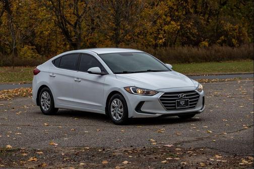 2018 Hyundai ELANTRA SE