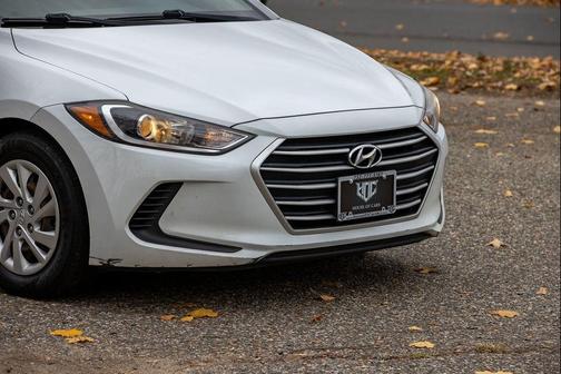 2018 Hyundai ELANTRA SE