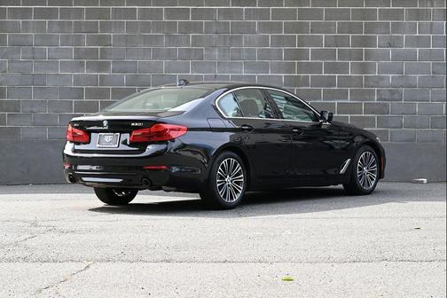 Black Sapphire Metallic 2019 BMW 530 xDrive