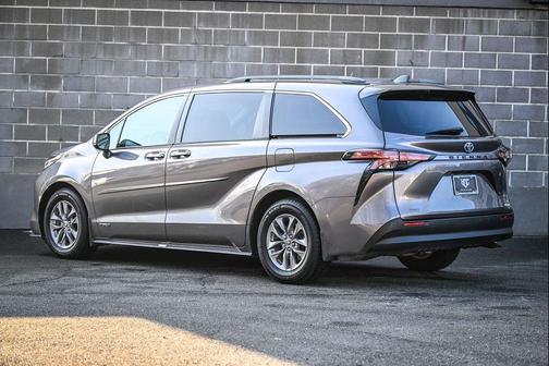 2021 Toyota Sienna XLE 7 Passenger