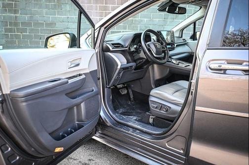 2021 Toyota Sienna XLE 7 Passenger