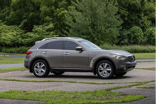 2015 INFINITI QX70 Base