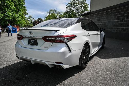 Wind Chill Pearl/Midnight Black Metallic 2023 Toyota Camry XSE