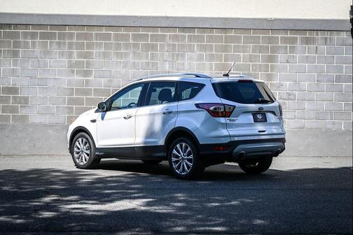 White Platinum Metallic Tri-Coat 2017 Ford Escape Titanium