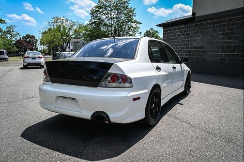 Weightless White 2004 Mitsubishi Lancer Evolution RS