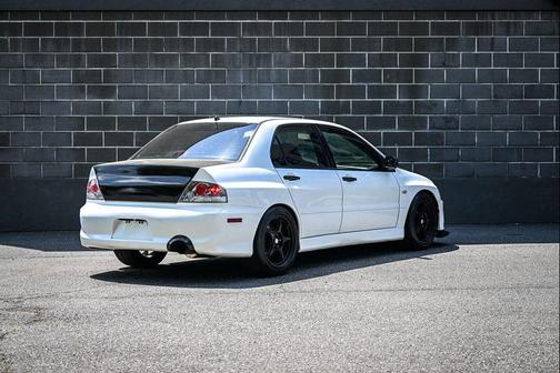 Weightless White 2004 Mitsubishi Lancer Evolution RS