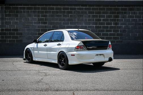 Weightless White 2004 Mitsubishi Lancer Evolution RS