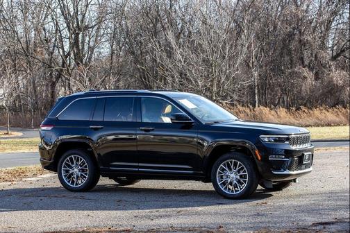 2022 Jeep Grand Cherokee Summit