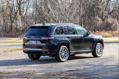 2022 Jeep Grand Cherokee Summit