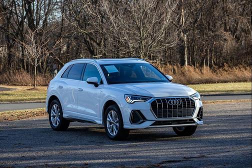 2024 Audi Q3 Premium 45 TFSI S line quattro Tiptronic