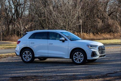 2024 Audi Q3 Premium 45 TFSI S line quattro Tiptronic