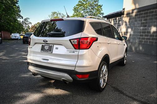 White Platinum Metallic Tri-Coat 2019 Ford Escape Titanium