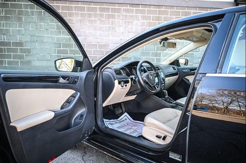 2017 Volkswagen Jetta 1.8T SEL Premium