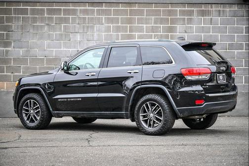 Diamond Black Crystal Pearlcoat 2018 Jeep Grand Cherokee Limited
