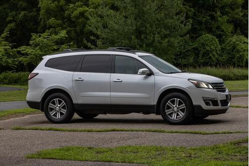 2017 Chevrolet Traverse 2LT