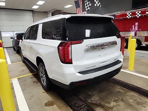 2022 GMC Yukon XL SLE