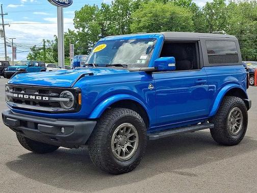 Velocity Blue Metallic 2022 Ford Bronco Outer Banks