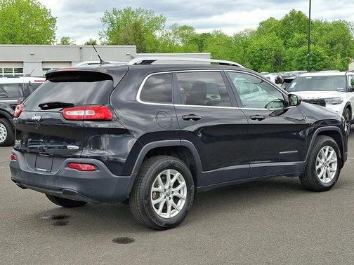 Brilliant Black Crystal Pearlcoat 2016 Jeep Cherokee Latitude