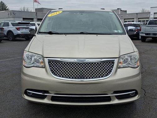 2015 Chrysler Town & Country Touring-L