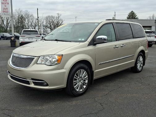 2015 Chrysler Town & Country Touring-L