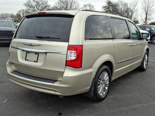 2015 Chrysler Town & Country Touring-L