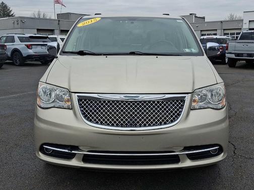 2015 Chrysler Town & Country Touring-L