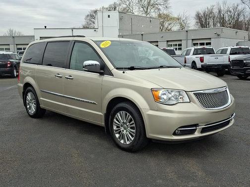 2015 Chrysler Town & Country Touring-L