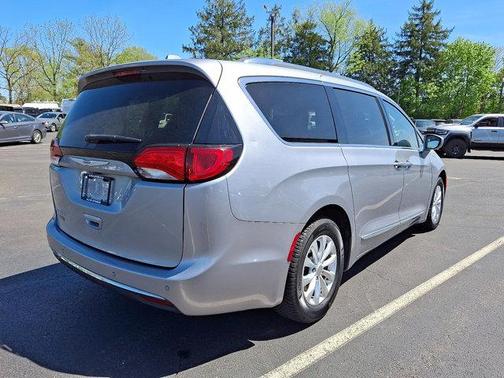 2018 Chrysler Pacifica Touring-L