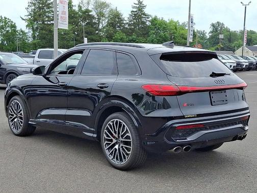 Mythos Black Metallic 2025 Audi SQ5 3.0T quattro Premium